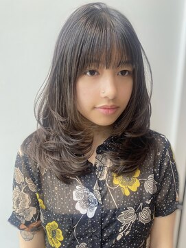 ステア ケース(stair case) ミディアムレイヤーカット顔まわり前髪カットトリートメント