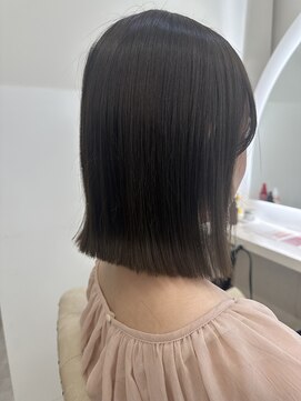 ネモネ バイ ミリー 梅田茶屋町(nemone by milly) ぷつっと切りっぱなしボブ オリーブベージュ【梅田】