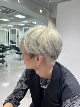 テクト バイアッシュ 吉祥寺店(Tect by Ash) 刈り上げなしツーブロックマッシュホワイトグレーエンドカラー