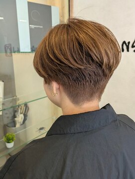 カミケンアジト(kamiken.ajito) 刈り上げショート女子【カミケンアジト/福島】