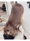 艶やかミルクティーベージュで垢抜けヘア。