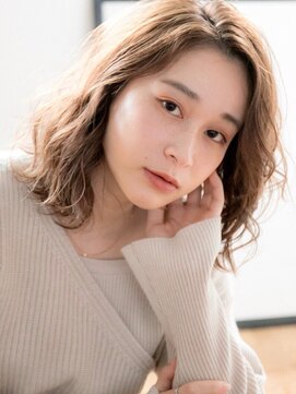 エム(EM) 前髪なしシアベージュボブ