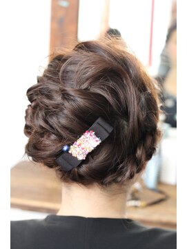 ヘアデザイン ノアール(hair design NoiR) ヘアアレンジ バレッタ付