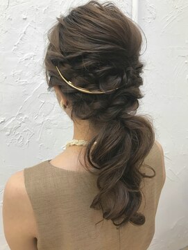 アコンプリッシュ 代官山 恵比寿(accomplish) ダウンポニーアレンジ