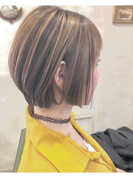 ランプ ヘアー(lamp hair) グレージュハイライトでみみかけボブ