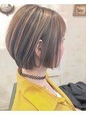 グレージュハイライトでみみかけボブ