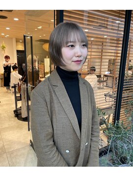 ミューズ バイ ケンジ(MUSE by KENJE) くすみグレージュ