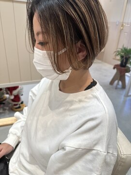 シダ(sida SAIIN) 20代 30代 透明感立体感のあるハイライト