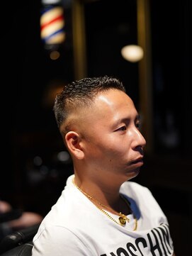 キングスマントーキョー 府中店(KINGSMAN TOKYO) ツーブロックマッシュ/波巻き/ハイライト/束感<理容室><府中駅>