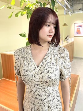 ロジェ(loje) 20代30代40代　こなれミディ/イメチェンスタイル/ワインレッド