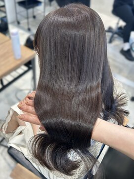 エヌアイ オモテサンドウ(ni omotesando) ☆ツヤ感たっぷりラベンダーベージュカラー☆