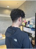 ビジネス黒髪メンズスタイル爽やか刈り上げニュアンスパーマ