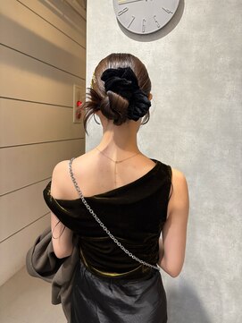 ヘアーメイクチック(HAIR MAKE CHiC) タイトカチモリヘア　シュシュアレンジ　お呼ばれヘア