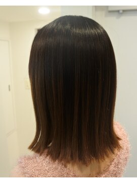 メモリーズ 銀座(Memories) 抜け感×ツヤ感で魅せる、切りっぱなしミディアム/加藤