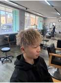 茶髪金メッシュツイストパーマ