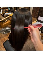 シキオリ(SHIKIORI)&nbsp;ストレートエステで、毛先までまとまるツヤ髪へ◎