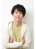 ツイストパーマを緩く用いたショートレイヤーコンマヘア