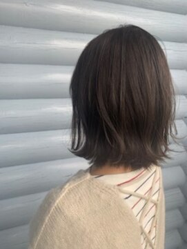 クレエ ヘアー デザイン(creer hair design) ブルーアッシュ切りっぱなし外ハネレイヤーボブ無造作スタイル