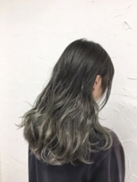 プライズ 所沢プロぺ通り店(prize) ホワイトグレーグラデ【所沢】