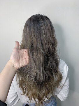 モルニ(MORNI) グレージュ_マロンベージュ Aラインボブ かきあげ