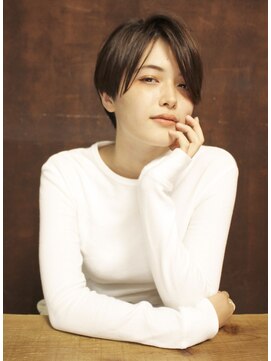 シアンデルカ(CYANDELUCCA) アンハサウェイ風ハンサムショート