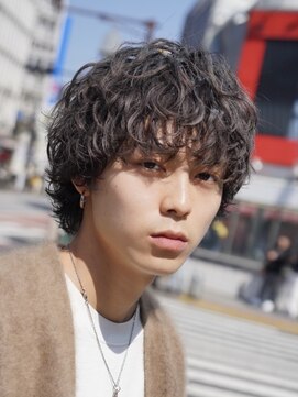 フィフス トウキョウ (fifth TOKYO) メンズマッシュウルフセンターパート波巻きパーマツイストパーマ
