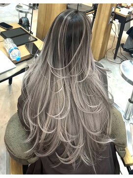 ヌエン 渋谷(NU/EN) 外国人風バタフライレイヤーカット+バレイヤージュ