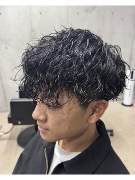 フイ 横浜センター北店(Hui) フェザーパーマ/グレーブルーカラー/刈り上げショートパンク