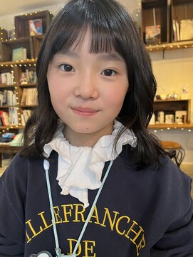 ヘアーアイストゥーレ(HAIR ICI TRE) キッズ　カット　オン眉　シースルー　ミディアム　レイヤー