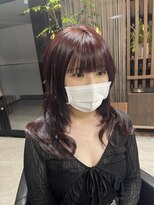 リリ(RiRi)&nbsp;ウルフカット×ピンクレッド★トレンドスタイル