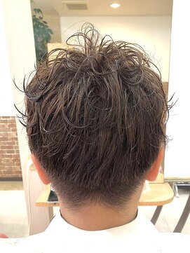 カットハウス はさみの部屋 ハンサムショート/ゆるパーマ/かりあげ/モカベージュ/前髪あり