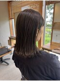 オリーブベージュ