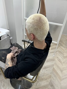 ビオルネ 浦安店(VIE.ORNER) 金髪/坊主/ハイトーン/ホワイトカラー/ブロンド