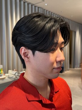 ノラギンザユー(NORA GINZA/U) 刈り上げなしセンターパートメンズヘアダウンパーマ黒上