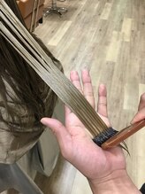 髪のダメージに合わせてトリートメントを塗り分けます。【髪質改善トリートメント】