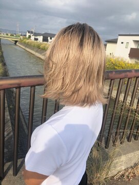 ブロー(Bro.) 切りっぱなしボブ