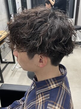 フイ 代々木(Hui) アップバング/メンズツーブロックマッシュ/束感ショート波巻き