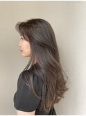 筋感のある細めハイライト外国人風オフィスで浮かないハイライト