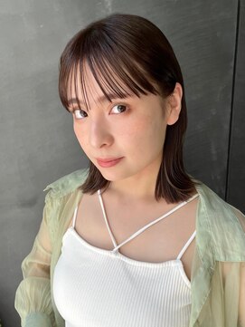 アンガーデン(Une GARDEN) シースルーバング×耳掛けロブ×グレーベージュ エモージュ