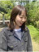 オリーブベージュ
