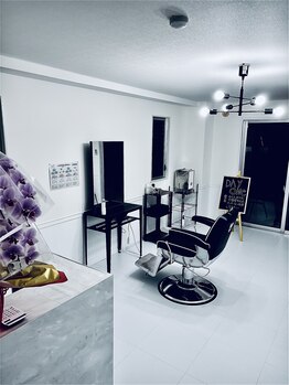 デイワン(Day one)の写真/マンツーマンでやるサロンの隠れ家で、シェービングと共に寛ぎのひとときを♪