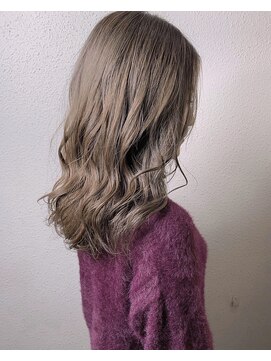 ブランシュ バイ アルティナ(Blanche by artina) シアーベージュ×リラックスセミディ[Blanche川崎]