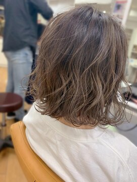24 岸和田店 カラーに変化を♪ハイライトカラーでマンネリ解消！
