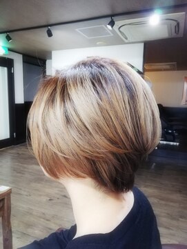 プラス(PLUS) イメチェン　ホワイトベージュショートボブ