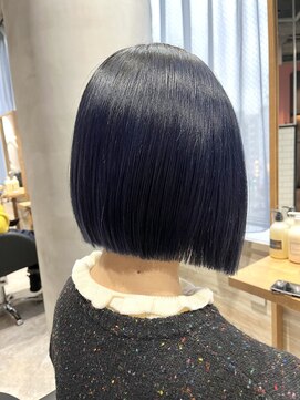 リーオオサカ(Lee Osaka) 切りっぱなしボブ×ネビージュ