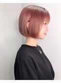 ピンクベージュぱっつんボブ