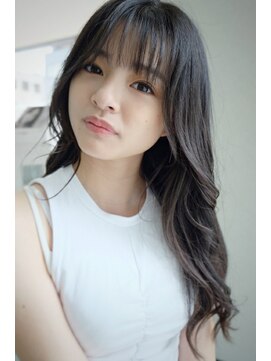 シェリー(Cherie) くびれレイヤー薄めバング美髪黒髪