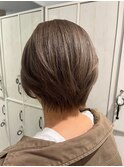 くびレイヤー斜めバングレイヤーカットベージュグレージュカラー