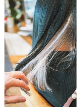 オブヘアーギンザ(Of HAIR GINZA) ホワイトカラー×インナーカラー