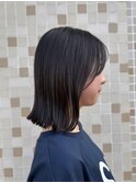 切りっぱなし黒髪ボブ